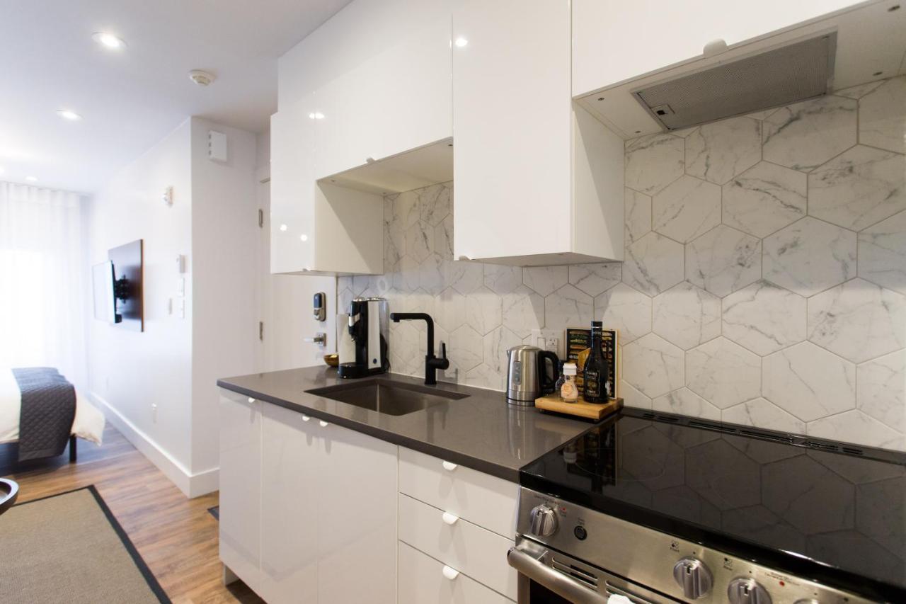 Blue Oasis Studio With Full Kitchen And Bath By Den Stays Montréal Exteriör bild