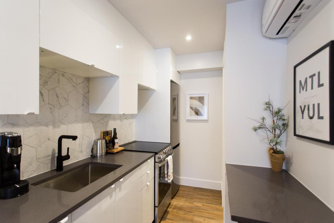Blue Oasis Studio With Full Kitchen And Bath By Den Stays Montréal Exteriör bild
