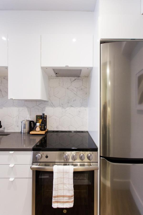 Blue Oasis Studio With Full Kitchen And Bath By Den Stays Montréal Exteriör bild