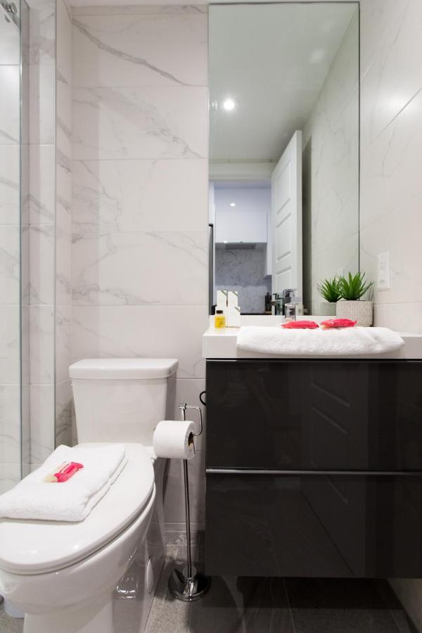 Blue Oasis Studio With Full Kitchen And Bath By Den Stays Montréal Exteriör bild