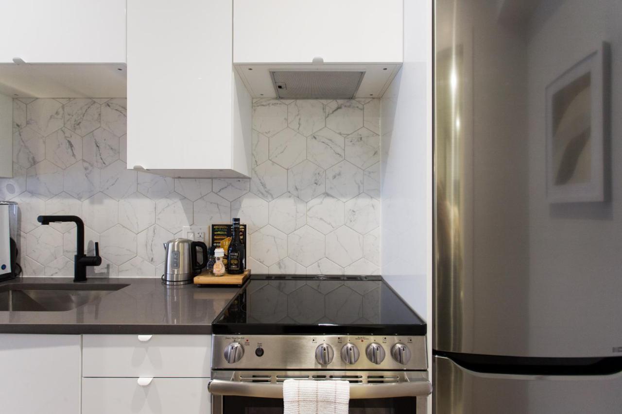 Blue Oasis Studio With Full Kitchen And Bath By Den Stays Montréal Exteriör bild